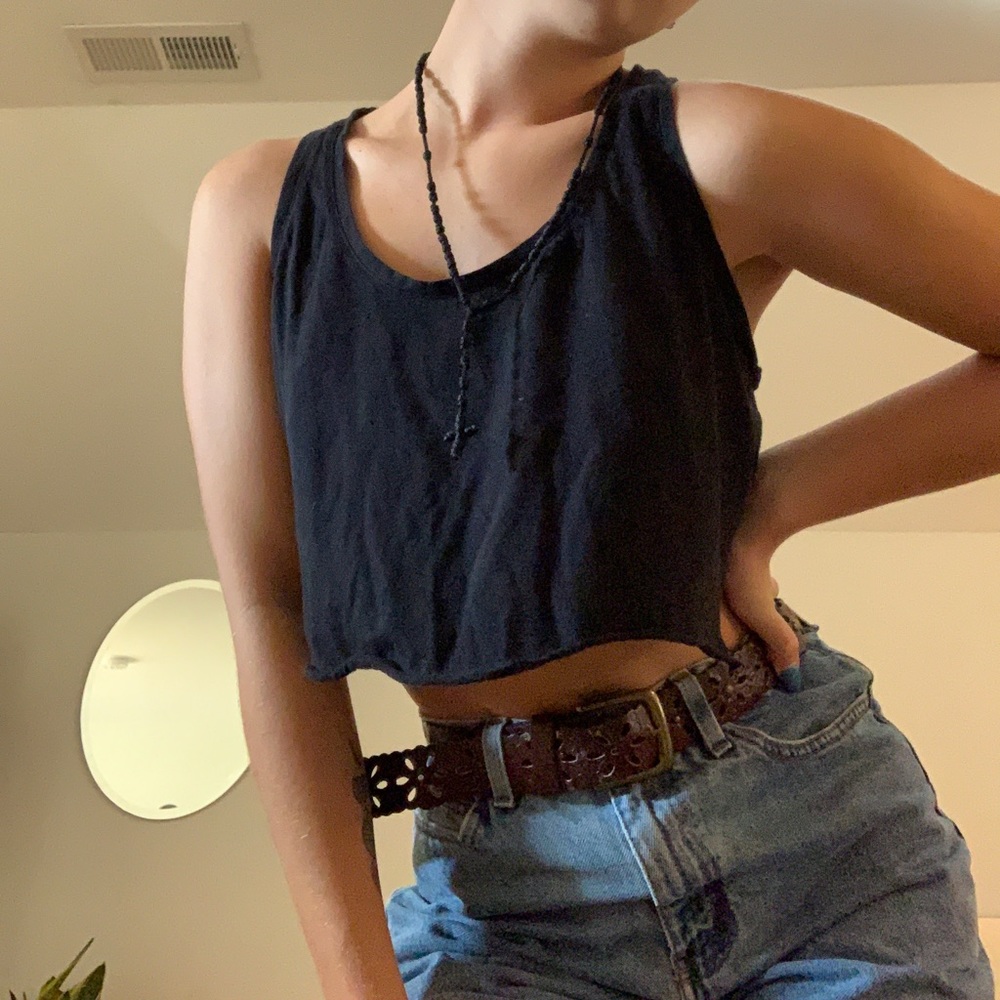 BLACK CROPPED TANK TOP